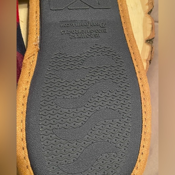 🆕 🎄LiL Bear 🐻, Dearfoams Slippers, Kids, Size 2/3, NWT, Memory Foam - Picture 4 of 8